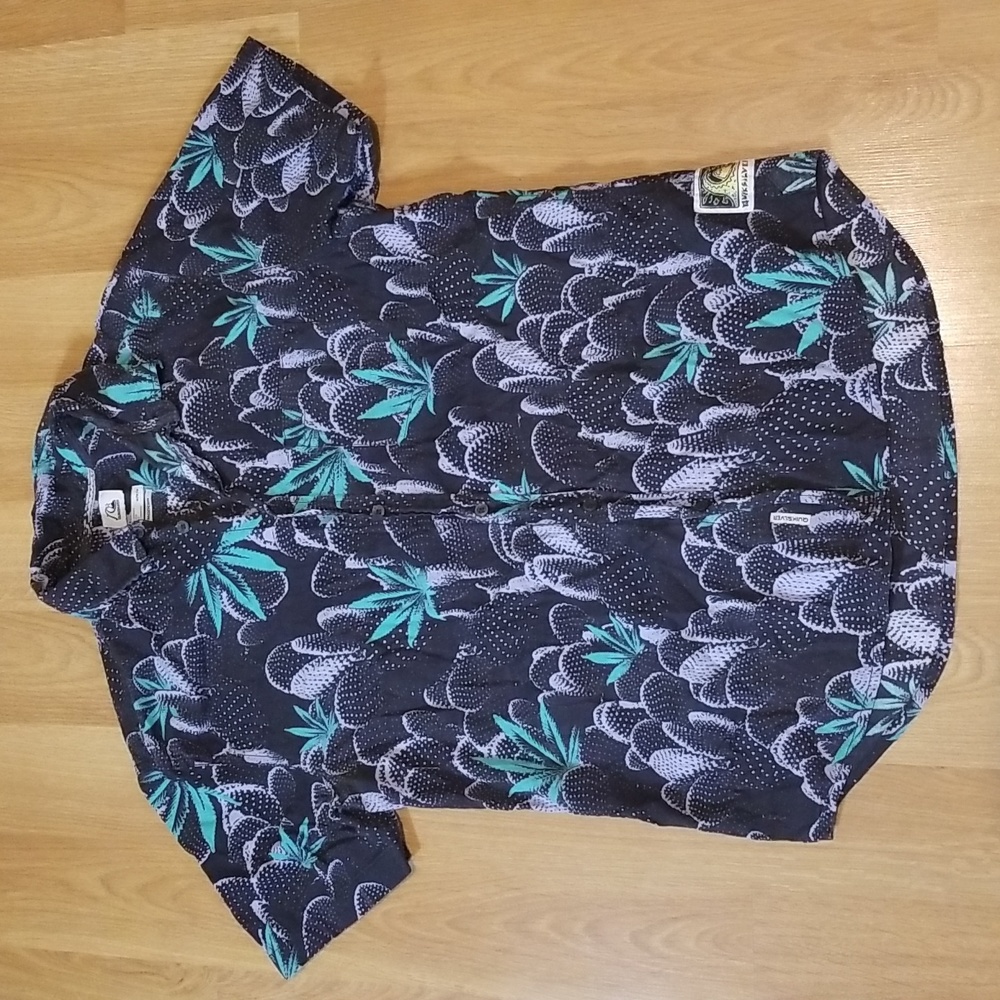 Quicksilver short sleeve cactus hemp leaf print button down shirt medium EUC